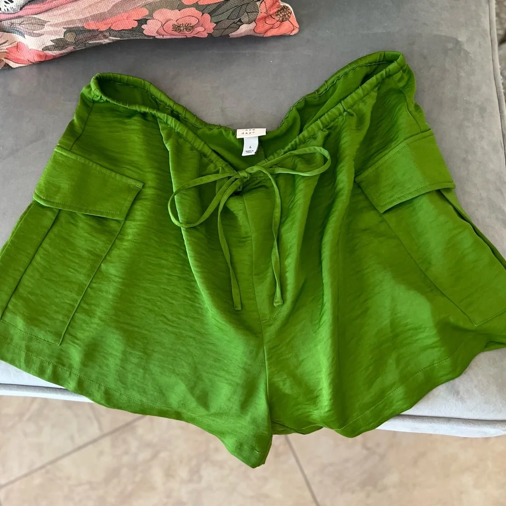 🌟🌺☀️ a new day Green Women's Cargo Shorts - Picture 2 of 6